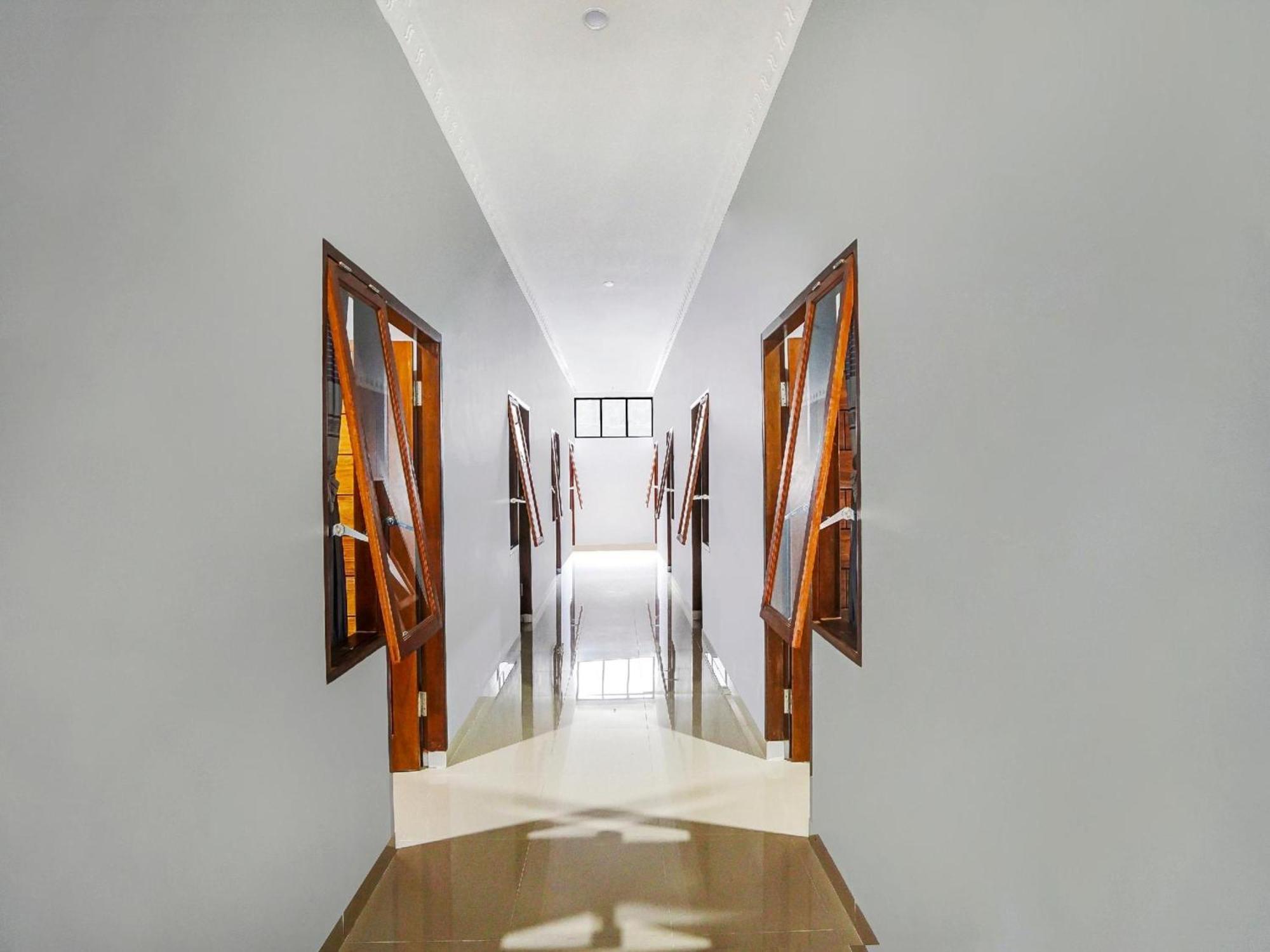 Hotel O Beda Arga Near Rs Royal Prima Ayahanda Медан Экстерьер фото